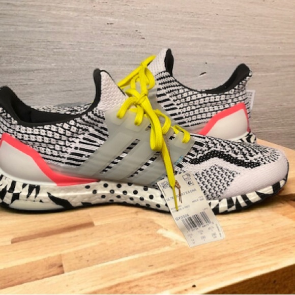 Men’s or Women’s ADIDAS ULTRABOOST 5.0 DNA - Picture 2 of 9